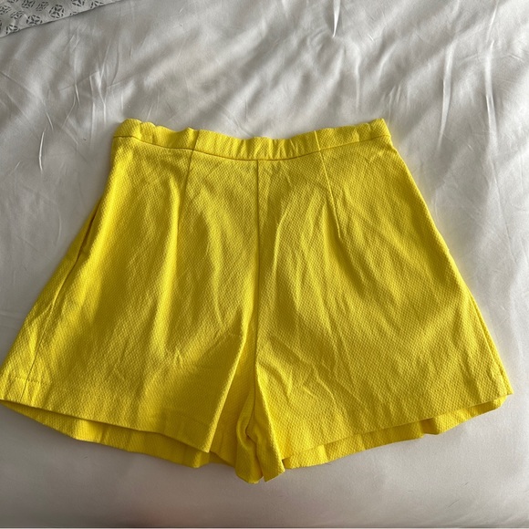 💛Zara Pleated Shorts 💛 XS - Picture 2 of 3